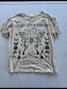 Angel Energy Beige Chase Your Dreams Short Sleeve Graphic Tee